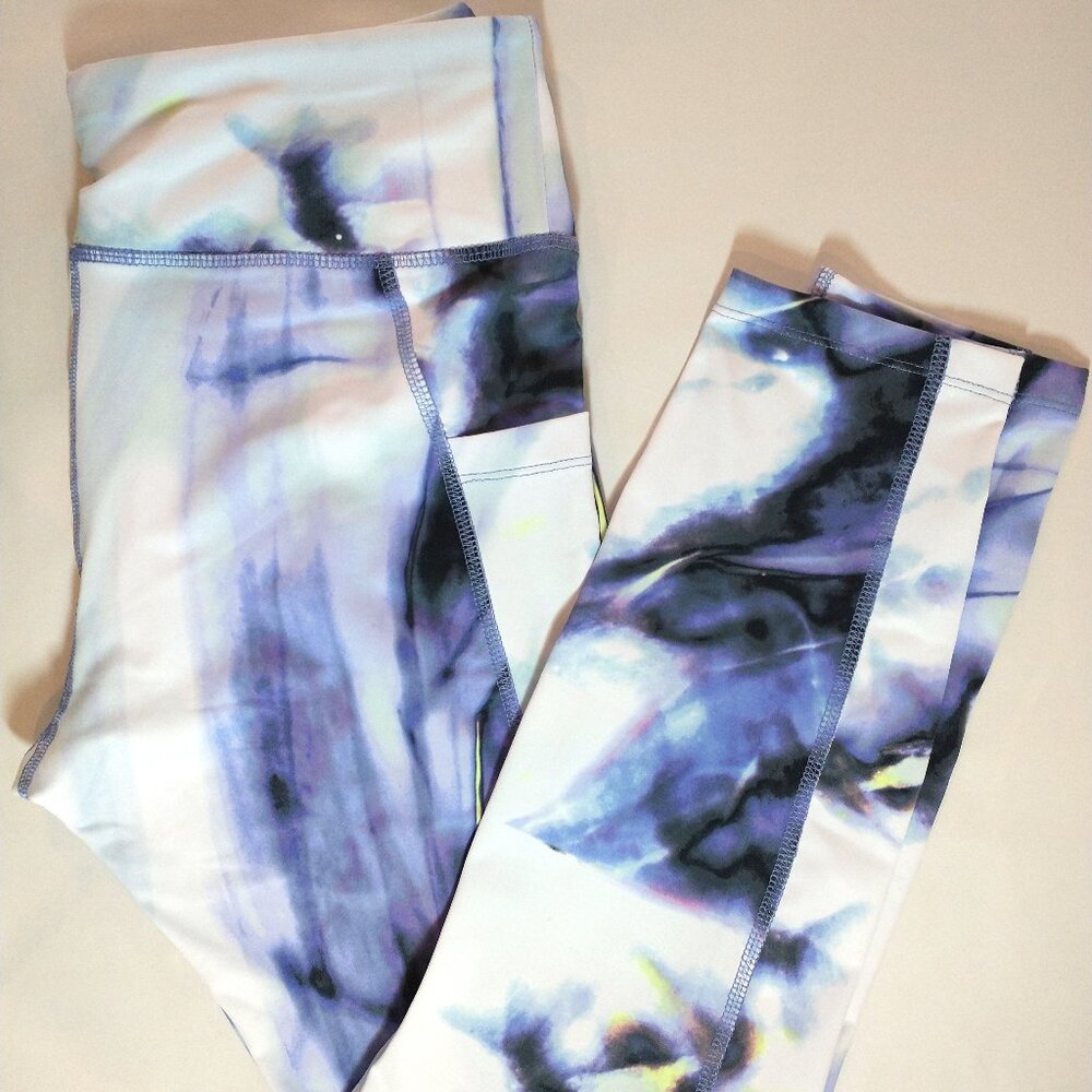 NWOT Avia Leggings with side pockets Size S